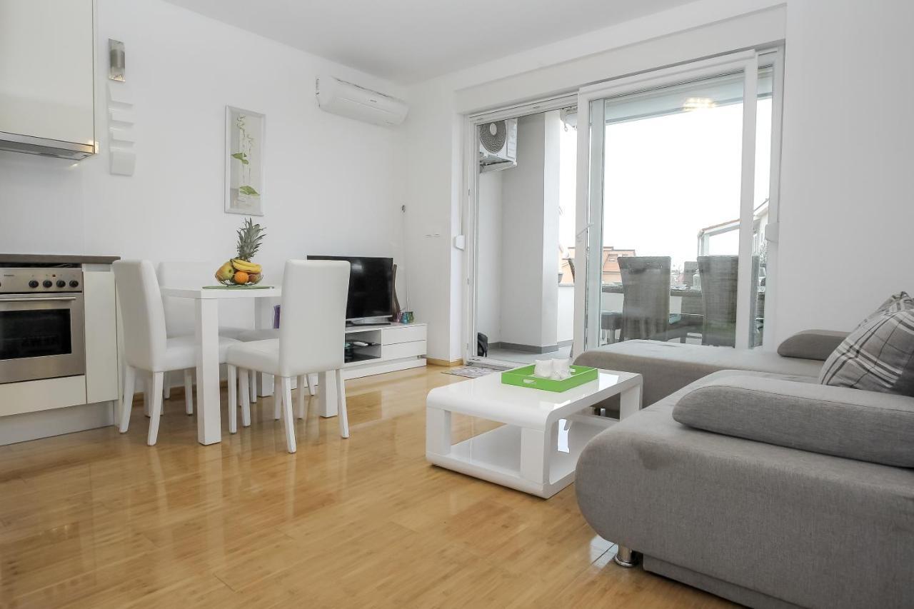 Apartments Tomana Novalja Extérieur photo